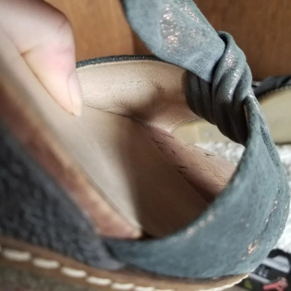 Donald J Pliner Metal Wedge Sandals Slingback  9.5 - Picture 10 of 10